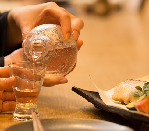 日本酒注ぎ